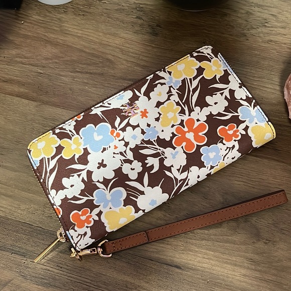 Tory Burch brown wallet - Picture 5 of 8